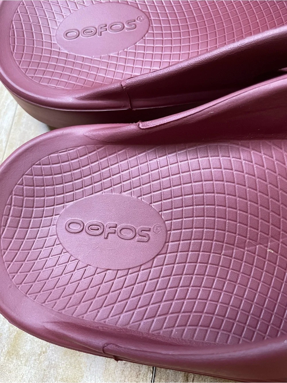 OOFOS Ooriginal Recovery Mauve Burgundy Flip Flop Thong